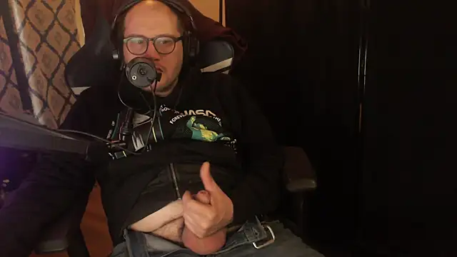 Snapshot of chicostick413 chatting on February 18, 2026, 6:37 pm chicostick413 online show from February 18, 2026, 6:37 pm