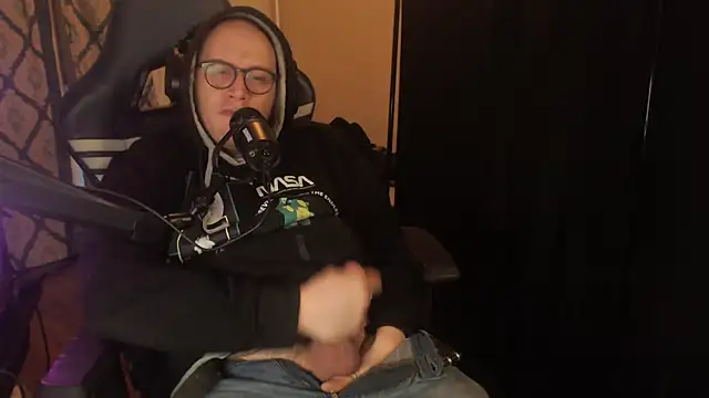 chicostick413 online show from March 28, 2026, 10:55 pm