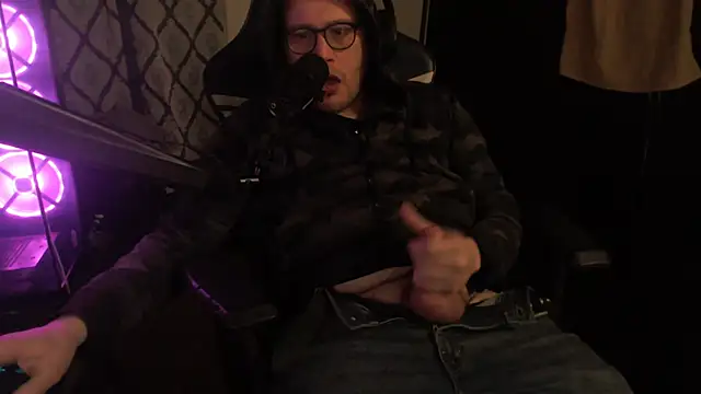 Snapshot of chicostick413 chatting on February 13, 2026, 11:38 pm chicostick413 online show from February 13, 2026, 11:38 pm