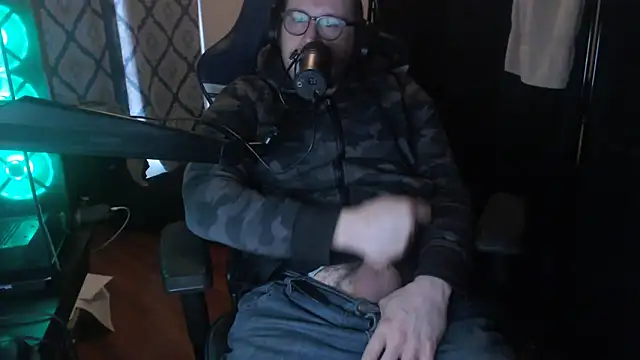 Snapshot of chicostick413 chatting on February 14, 2026, 2:28 pm chicostick413 online show from February 14, 2026, 2:28 pm