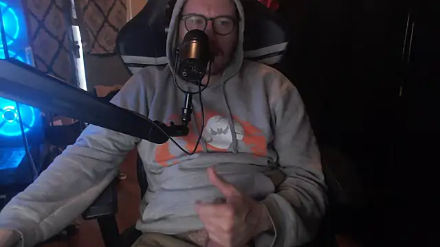 chicostick413 online show from April 16, 2026, 11:33 am