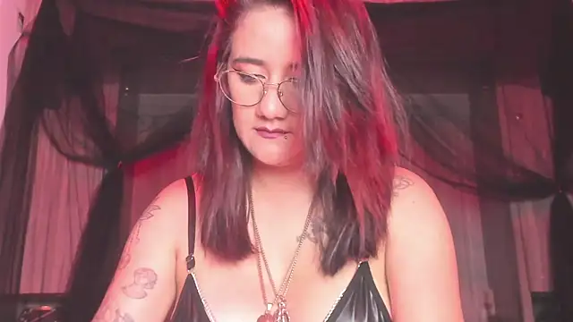 KylieMaxwell online show from November 14, 2025, 12:31 pm