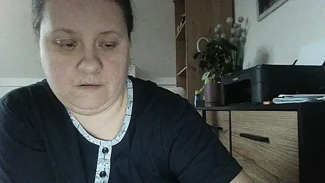 Snapshot of ReifeVenna chatting on November 17, 2025, 1:59 pm ReifeVenna online show from November 17, 2025, 1:59 pm