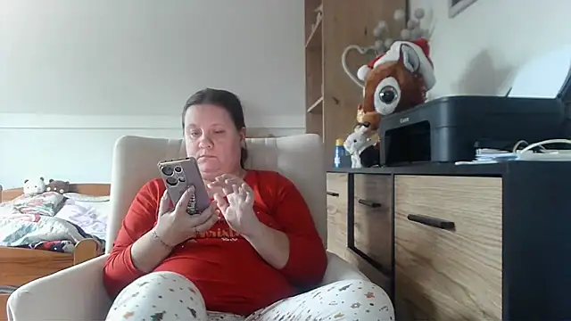 Snapshot of ReifeVenna chatting on December 22, 2025, 11:32 am ReifeVenna online show from December 22, 2025, 11:32 am