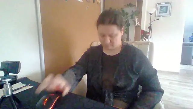 Snapshot of ReifeVenna chatting on December 20, 2024, 9:54 am ReifeVenna online show from December 20, 2024, 9:54 am