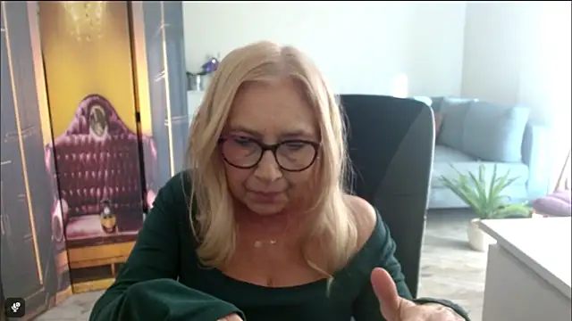 Snapshot of sofia_xkiss chatting on October 21, 2025, 1:43 pm sofia xkiss online show from October 21, 2025, 1:43 pm