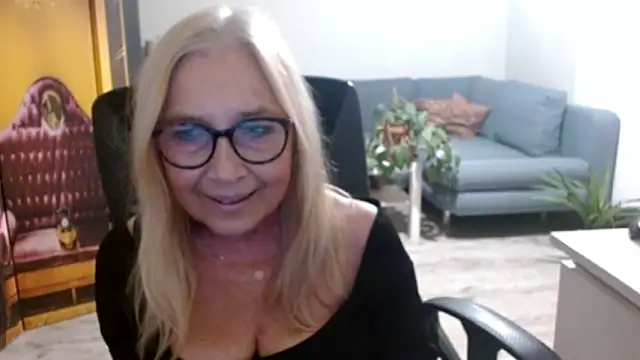 sofia xkiss online show from November 24, 2025, 2:50 pm