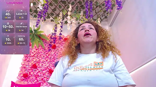 BLONDE SEXYHOT online show from February 27, 2026, 5:02 pm