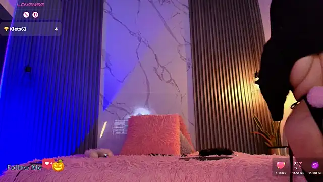 Iamvictoria06 online show from October 31, 2025, 7:32 pm