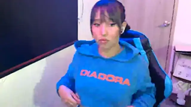 Skarlet Adams28 online show from May 19, 2026, 6:26 pm