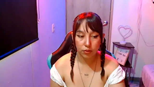 Skarlet Adams28 online show from May 12, 2026, 8:37 pm