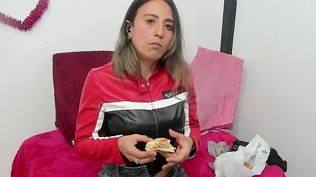 Snapshot of Giia39 chatting on February 3, 2026, 1:05 pm Giia39 online show from February 3, 2026, 1:05 pm