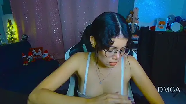 Snapshot of Drea_Foox chatting on December 17, 2025, 3:11 am Drea Foox online show from December 17, 2025, 3:11 am