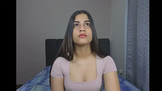 Snapshot of MiaOrtizCam chatting on February 5, 2026, 12:01 pm MiaOrtizCam online show from February 5, 2026, 12:01 pm