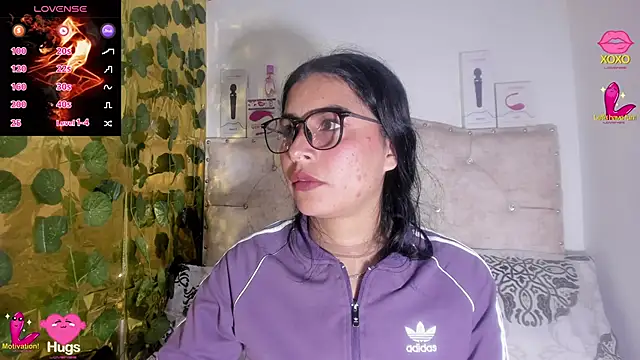 Snapshot of cristalconnorr chatting on October 3, 2025, 10:33 pm cristalconnorr online show from October 3, 2025, 10:33 pm