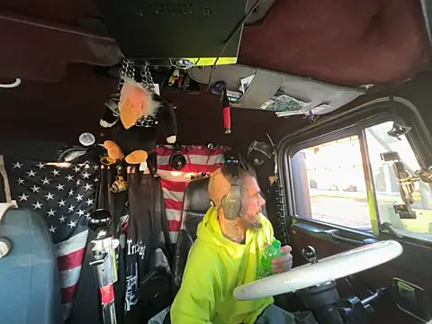 XMeF10 online show from April 14, 2026, 11:15 am