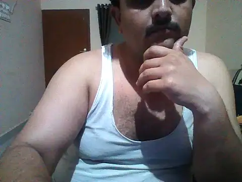 Akhil3290 online show from May 13, 2026, 6:04 pm