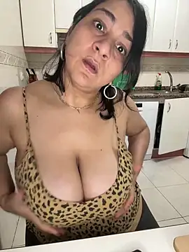 Snapshot of paulinaDiaz1 chatting on March 13, 2025, 8:43 pm paulinaDiaz1 online show from March 13, 2025, 8:43 pm