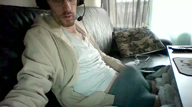 passif520 online show from March 10, 2025, 9:56 am