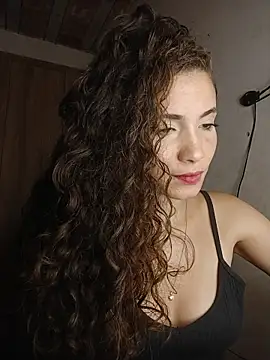 HelenHoltz online show from June 3, 2026, 2:01 am
