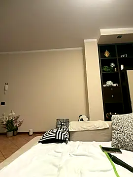 MichelleCara online show from December 2, 2025, 9:55 am