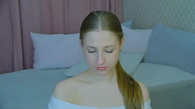 BritneyCruze online show from March 9, 2025, 10:19 am