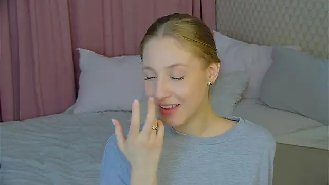 BritneyCruze online show from March 3, 2025, 2:49 pm