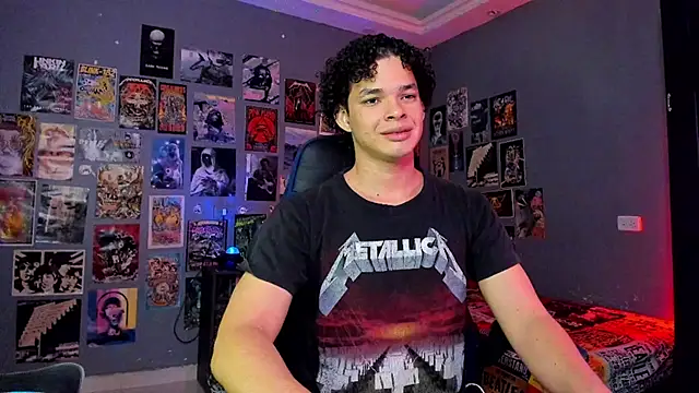 Snapshot of soy_ian_ chatting on December 31, 2024, 12:43 am soy ian online show from December 31, 2024, 12:43 am