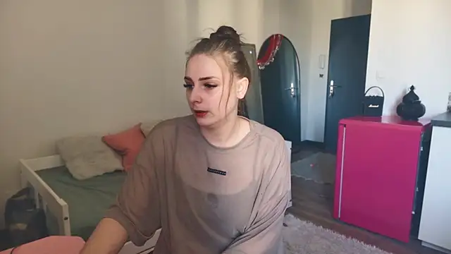 Snapshot of ce_leste__ chatting on February 7, 2026, 11:51 am ce leste online show from February 7, 2026, 11:51 am