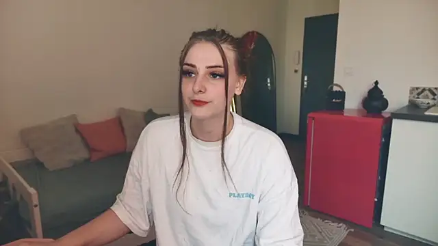 Snapshot of ce_leste__ chatting on February 4, 2026, 12:22 pm ce leste online show from February 4, 2026, 12:22 pm