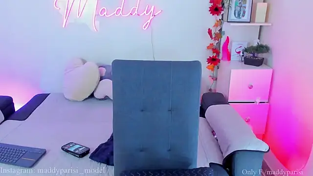 Snapshot of MaddyParisi chatting on May 20, 2026, 4:48 pm MaddyParisi online show from May 20, 2026, 4:48 pm