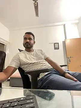 real meet girl finding in online show from December 10, 2024, 11:32 am