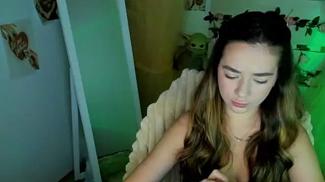Bella XO online show from June 24, 2026, 6:23 am