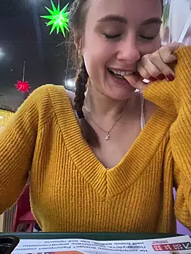 Snapshot of Dina_Tease chatting on December 6, 2024, 12:22 pm Dina Tease online show from December 6, 2024, 12:22 pm
