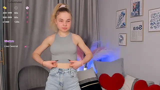 OdetteHarwick online show from October 25, 2025, 8:42 pm