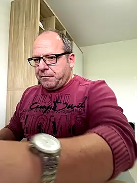 coupleLatinaLovers online show from October 28, 2025, 11:31 am