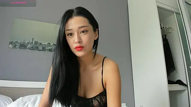 yumisunn online show from November 12, 2025, 4:05 am