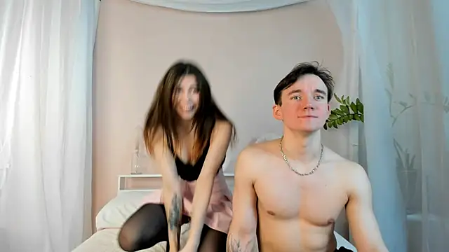 Snapshot of Lucutes chatting on February 24, 2025, 9:52 pm Lucutes online show from February 24, 2025, 9:52 pm