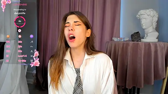 Snapshot of Lucutes chatting on December 20, 2024, 9:43 am Lucutes online show from December 20, 2024, 9:43 am