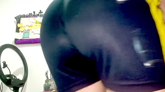 PetiteIvoryQueen19 online show from January 14, 2026, 3:54 am