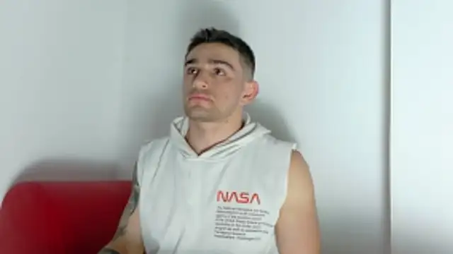 Snapshot of Sexy_Alejandro_ chatting on May 22, 2026, 5:05 am Sexy Alejandro online show from May 22, 2026, 5:05 am