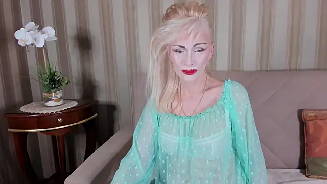 Rita Farel online show from October 6, 2025, 8:31 pm