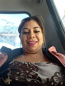 Laura-Hernandez online show from November 11, 2025, 3:18 pm