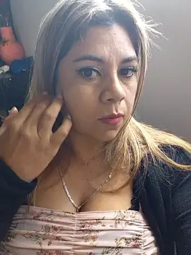 Laura-Hernandez online show from January 15, 2026, 1:36 pm