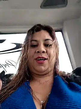 Laura-Hernandez online show from December 4, 2025, 3:22 pm