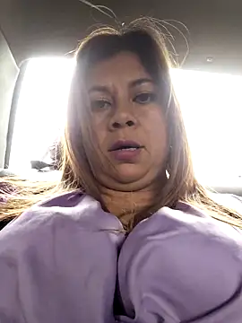 Laura-Hernandez online show from November 13, 2025, 4:22 pm