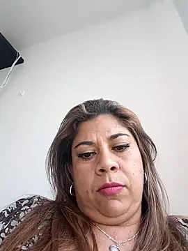 Snapshot of Laura-Hernandez chatting on July 17, 2026, 9:01 pm Laura-Hernandez online show from July 17, 2026, 9:01 pm