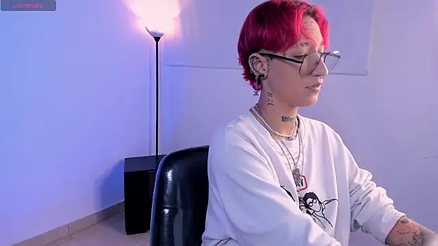 Snapshot of ravengreen_ chatting on January 21, 2025, 9:04 pm ravengreen online show from January 21, 2025, 9:04 pm