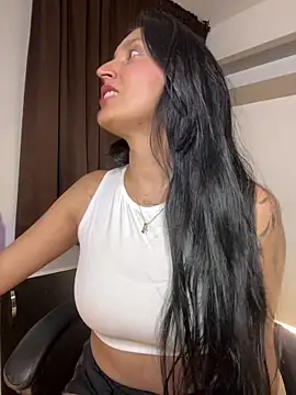 Snapshot of Valentina_cartier chatting on October 9, 2025, 12:44 am Valentina cartier online show from October 9, 2025, 12:44 am