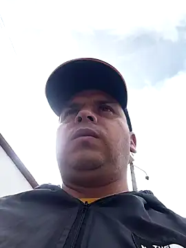 Snapshot of Camilo-31RI chatting on July 18, 2026, 2:58 pm Camilo-31RI online show from July 18, 2026, 2:58 pm